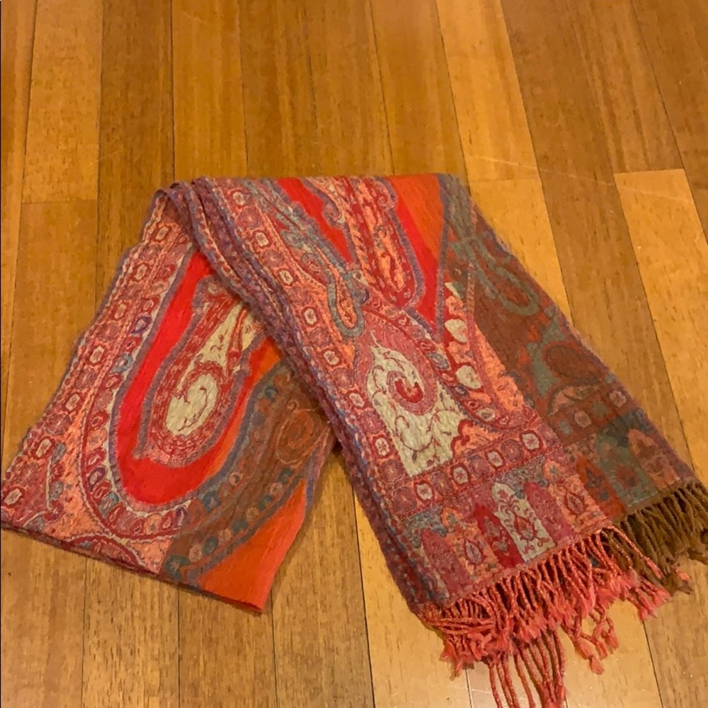 Gorgeous Lucky Brand scarf
